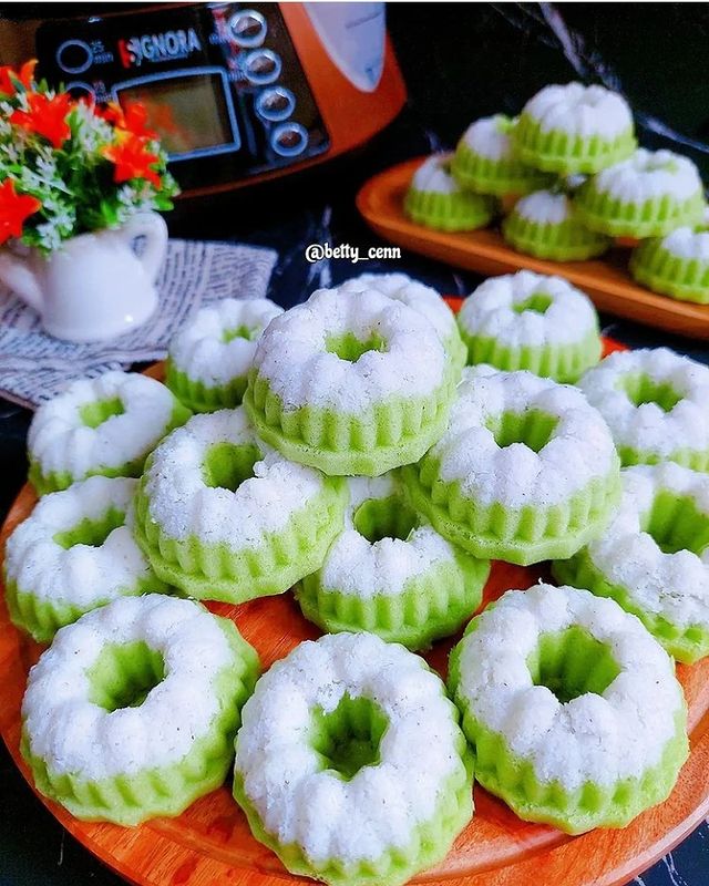 15 Resep kue basah tanpa mixer dan oven untuk Lebaran, legit, simpel, dan bikin nagih