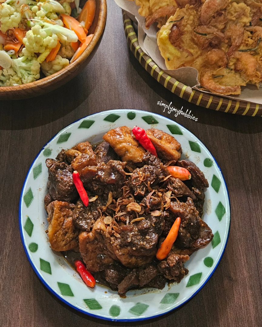 15 Resep semur daging spesial Lebaran, lezat, empuk, dan bumbu meresap