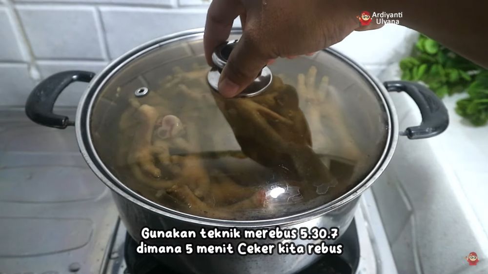 Cuma butuh 12 menit, ini trik cepat merebus ceker agar cepat empuk dan mudah dilepaskan dari tulang