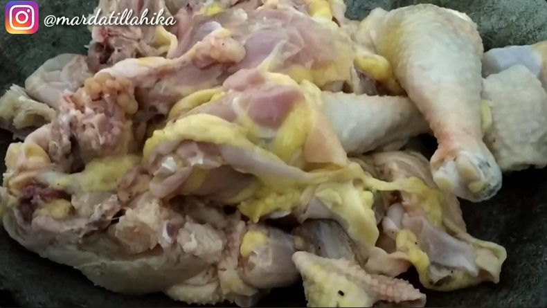 Tanpa diungkep di panci presto, ini trik bikin opor ayam kampung agar empuk dan juicy dalam 30 menit