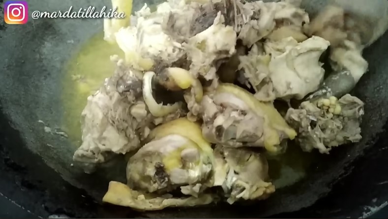 Tanpa diungkep di panci presto, ini trik bikin opor ayam kampung agar empuk dan juicy dalam 30 menit