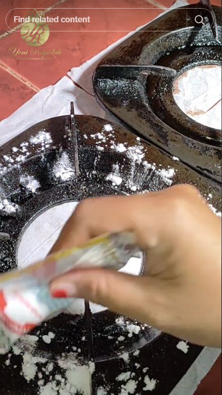Tanpa direndam air panas, ini trik bersihkan tungku kompor berkerak tebal cuma dengan 2 bahan dapur