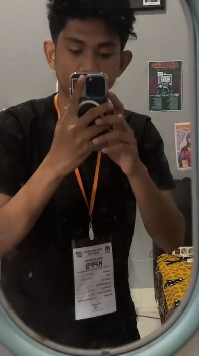 cara kocak pakai lanyard pas bukber TikTok cara kocak pakai lanyard pas bukber TikTok