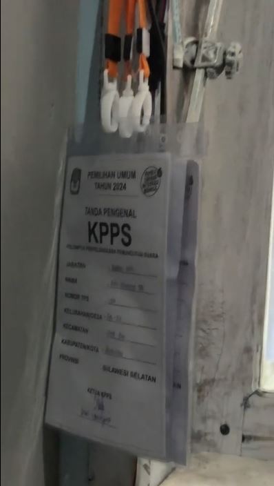 cara kocak pakai lanyard pas bukber TikTok cara kocak pakai lanyard pas bukber TikTok