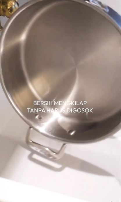 Tak perlu disikat, emak-emak ini punya trik basmi kerak dan minyak di wajan pakai 3 bahan dapur