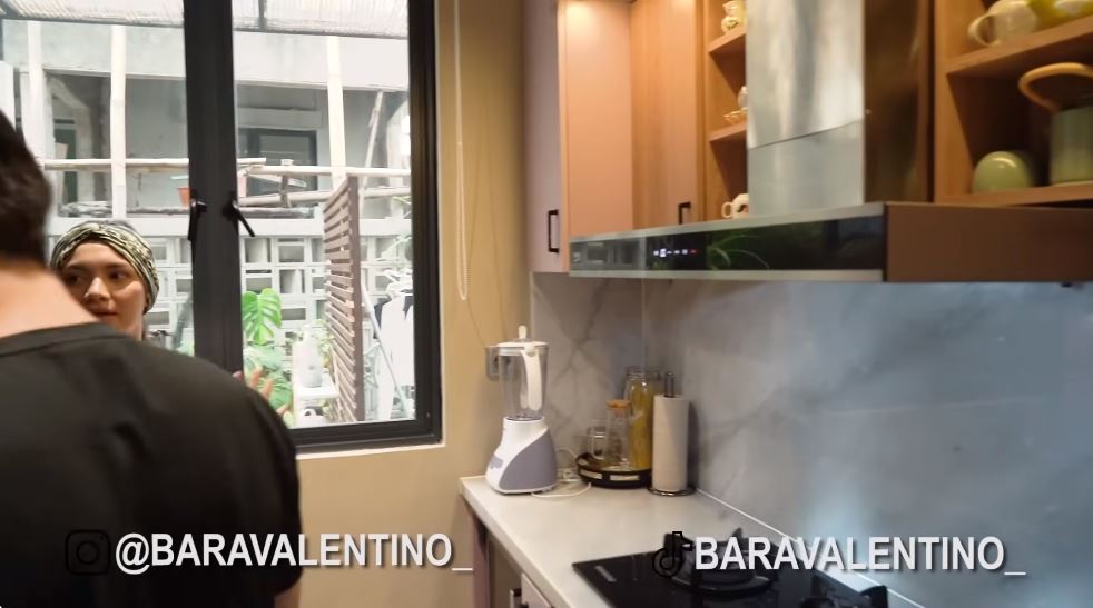 tempat masak angela gilsha © YouTube