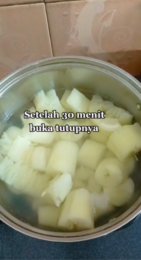 Tanpa tambahan daun salam, ini trik rebus singkong agar empuk dan matang sempurna dalam waktu 5 menit