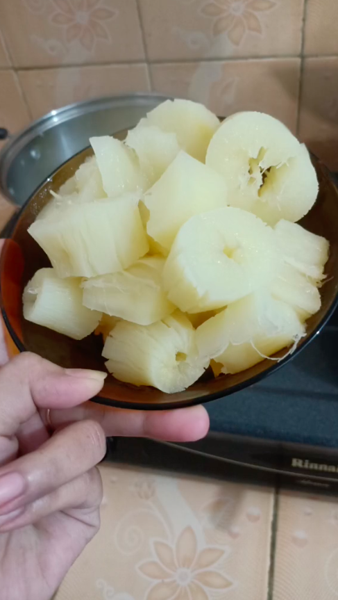 Tanpa tambahan daun salam, ini trik rebus singkong agar empuk dan matang sempurna dalam waktu 5 menit