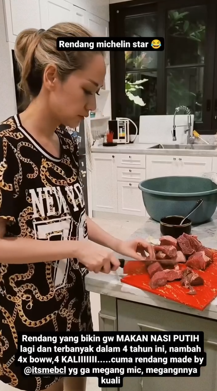 Momen BCL pamer skill masak daging 18 kg © 2024 brilio.net