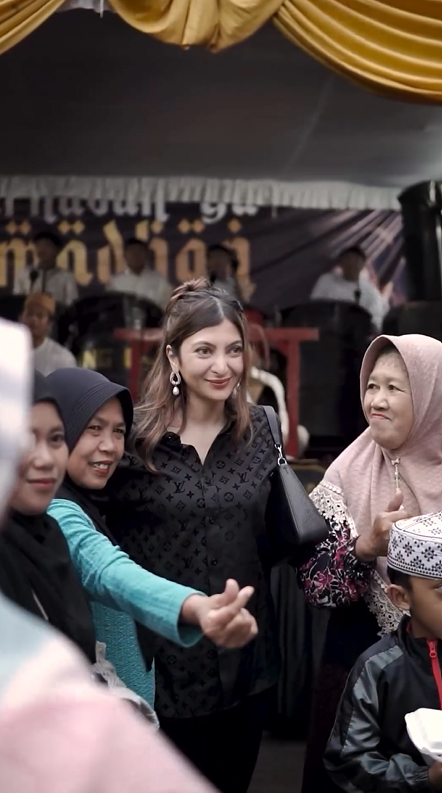 momen Sarah Keihl undang 1000 warga buka bersama di bulan Ramadan © 2024 brilio.net