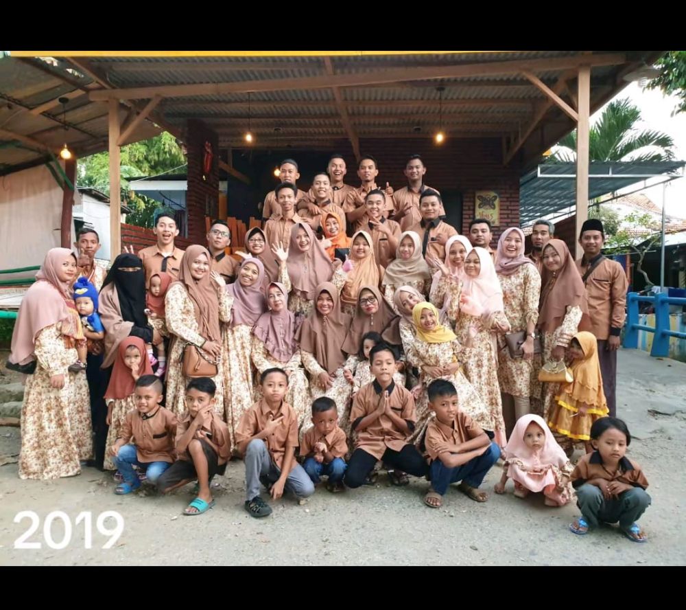 keluarga berbaju seragam setiap lebaran © TikTok keluarga berbaju seragam setiap lebaran © TikTok