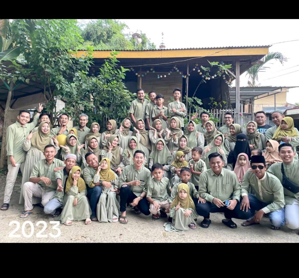 keluarga berbaju seragam setiap lebaran © TikTok keluarga berbaju seragam setiap lebaran © TikTok