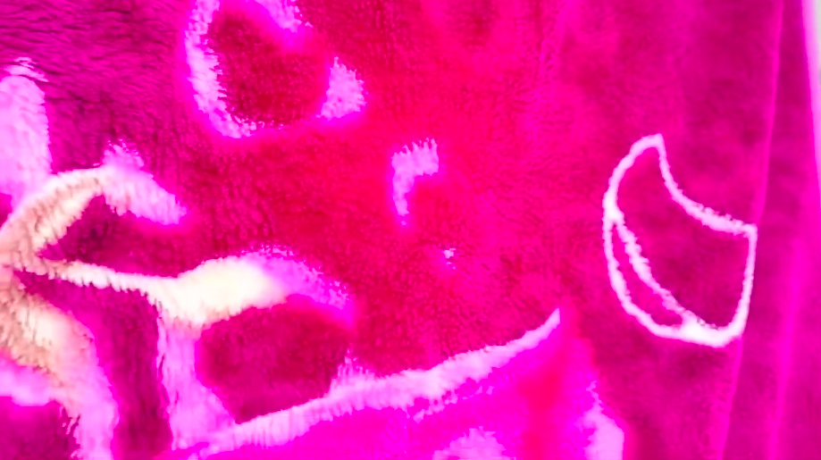 Tanpa direndam berjam-jam, ini cara cuci selimut bau apek agar empuk dan wangi tambah 1 bahan makanan