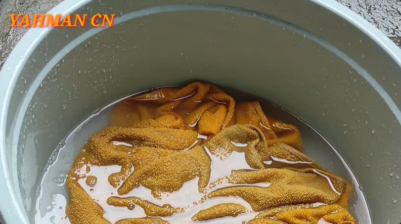 Bukan diberi sitrun, ini cara mencuci handuk dekil agar kinclong lagi pakai tambahan 1 bahan dapur