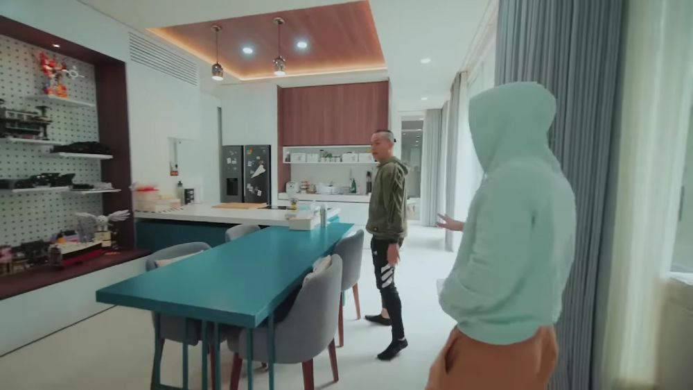 dapur rumah ernest prakasa © 2024 brilio.net