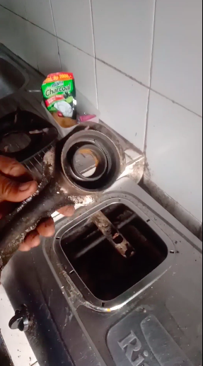 Nggak perlu ganti regulator, ini trik mudah mengatasi api kompor gas terlalu kecil pakai 1 bahan dapur