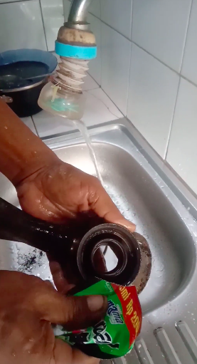 Nggak perlu ganti regulator, ini trik mudah mengatasi api kompor gas terlalu kecil pakai 1 bahan dapur