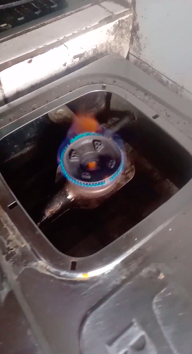 Nggak perlu ganti regulator, ini trik mudah mengatasi api kompor gas terlalu kecil pakai 1 bahan dapur