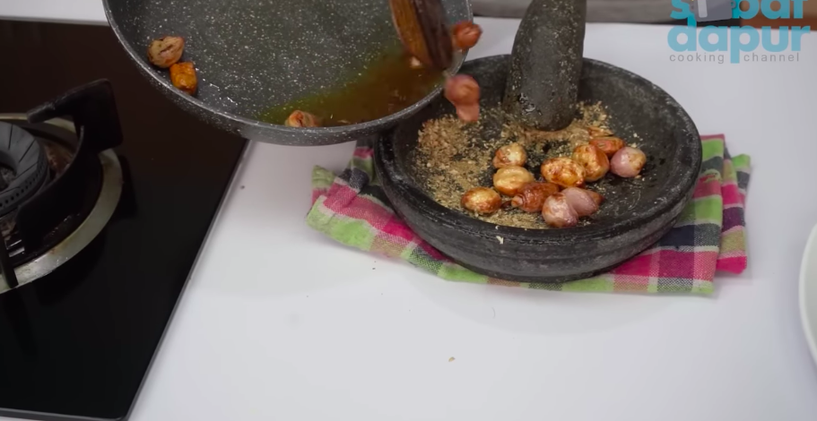 Cara mudah masak opor ayam agar hasilnya lebih enak, gurih, dan tidak basi sampai 3 hari