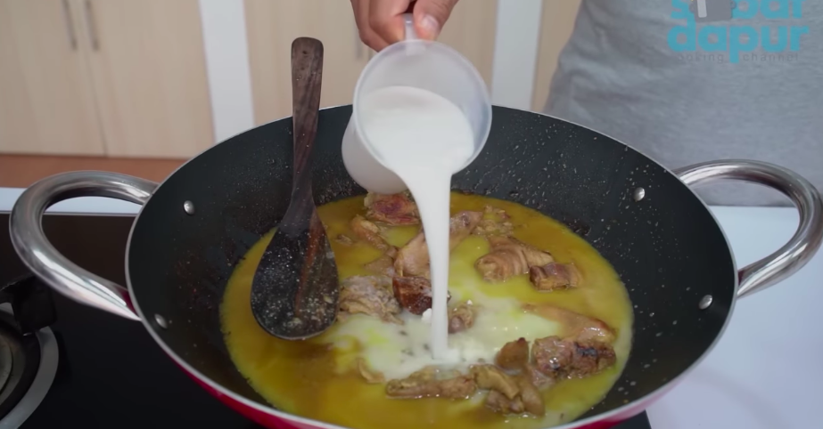 Cara mudah masak opor ayam agar hasilnya lebih enak, gurih, dan tidak basi sampai 3 hari