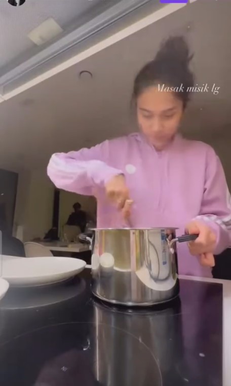 dapur rumah azizah salsha pratama arhan © 2024 brilio.net