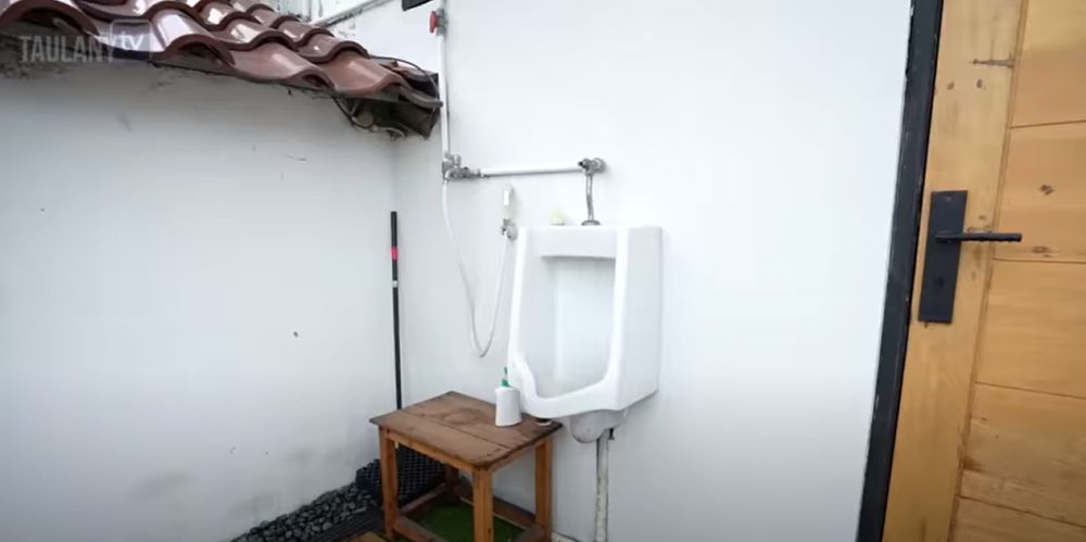 potret balkon Eno NTRL ini dilengkapi toilet terbuka © 2024 brilio.net