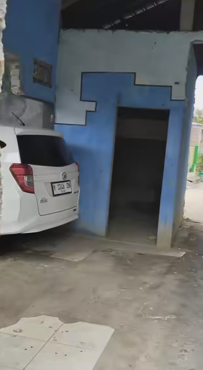 rumah tembus jalanan umum © Instagram