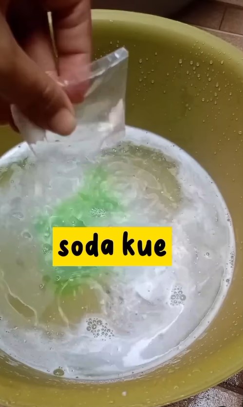 Kesat tanpa sitrun, ini trik cuci lap dapur berminyak dan dekil dalam 10 menit pakai 2 bahan dapur