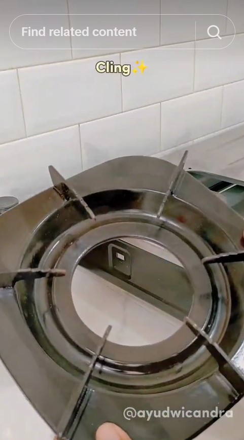 Tanpa direndam air panas, ini cara basmi kerak tungku kompor agar bersih kesat dalam 15 menit