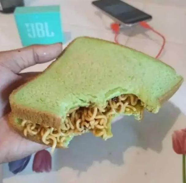 Potret kocak eksperimen pas makan mi instan Berbagai sumber