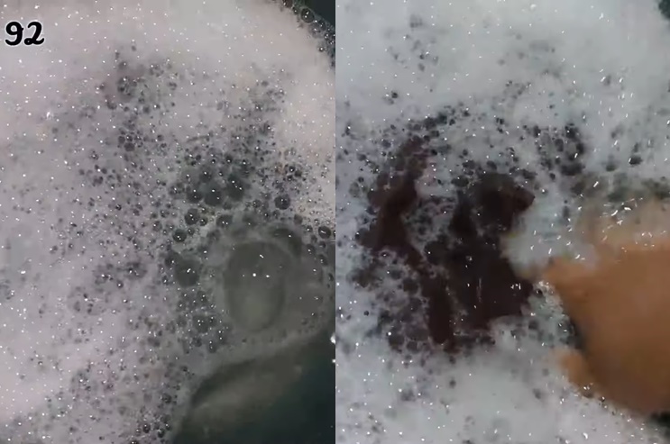 Bukan pakai baking soda, emak-emak ini hilangkan noda keringat di jilbab cuma ditambah 1 bahan dapur