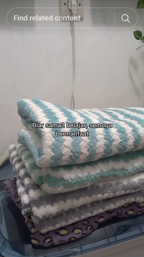 Tak direndam air panas, ibu muda ini cuci handuk dekil jadi kinclong dan antiapek pakai 1 bahan dapur