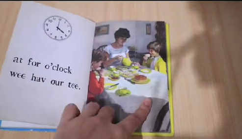 ayah di kaleng biskuit Khong Guan TikTok/@hin.hr ayah di kaleng biskuit Khong Guan TikTok/@hin.hr