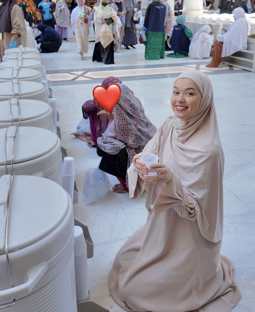 penampilan Rebecca Klopper umrah © berbagai sumber