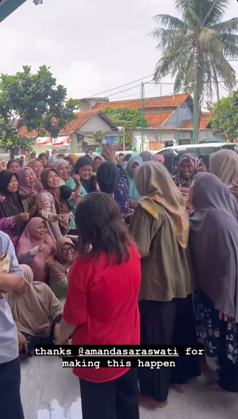 potret anggi bagikan beras amanat stevi © berbagai sumber potret anggi bagikan beras amanat stevi © berbagai sumber