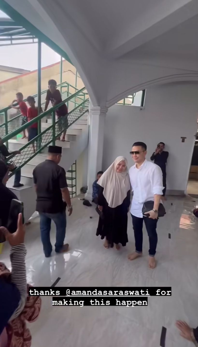 potret anggi bagikan beras amanat stevi © berbagai sumber potret anggi bagikan beras amanat stevi © berbagai sumber