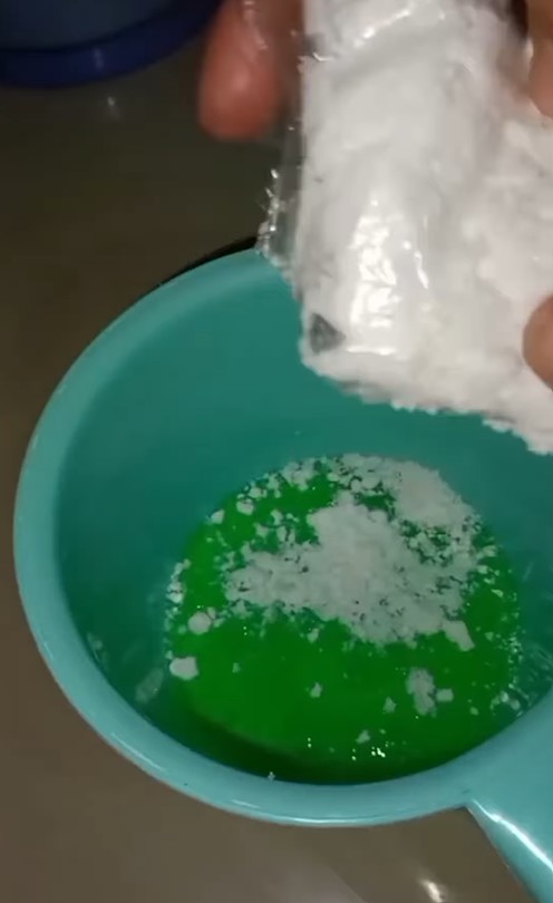 Cukup tambah 2 bahan dapur, trik agar keramik semakin cerah dan bersih dari semen tanpa perlu disikat