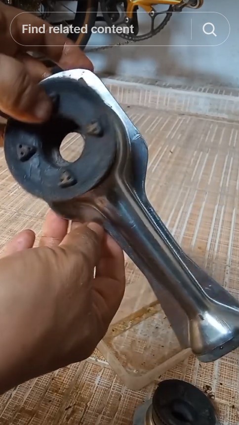 Tak perlu cuka dan soda kue, trik bersihkan kerak hitam corong burner kompor pakai 2 bahan sederhana