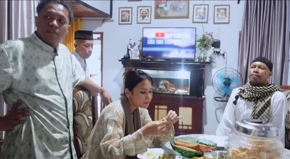 ruang makan Arie Kriting di Baubau © 2024 brilio.net ruang makan Arie Kriting di Baubau © 2024 brilio.net