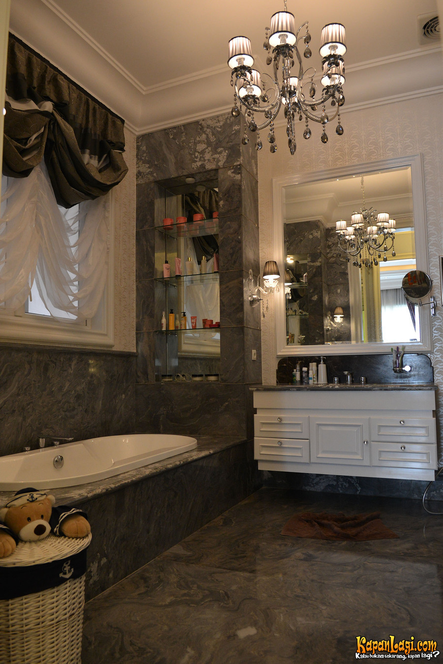 Potret kamar mandi Nikita Willy sebelum menikah © 2024 brilio.net