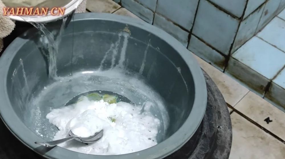 Tanpa pemutih, trik bapak-bapak memutihkan handuk dekil ini bikin kinclong cukup tambah 1 bahan dapur