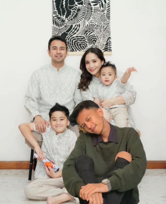 potret kocak editan foto keluarga Raffi Ahmad © TikTok