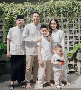 potret kocak editan foto keluarga Raffi Ahmad © TikTok potret kocak editan foto keluarga Raffi Ahmad © TikTok