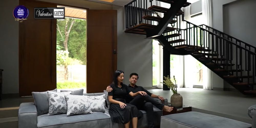 Potret rumah Glenca Chysara & Rendi John dilengkapi smart lock © 2024 brilio.net