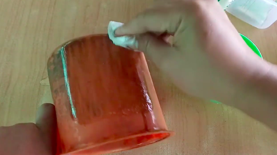 Tanpa digosok baking soda, ini cara bersihkan gayung berkerak agar kinclong lagi pakai 3 bahan dapur