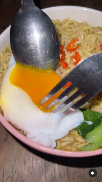 Diet masih makan mi tapi bisa turun 12 kg dalam 2 bulan, intip 7 makanan yang disantap Isa Bajaj