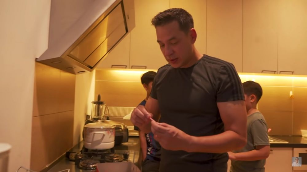 dapur rumah ari wibowo © 2024 brilio.net