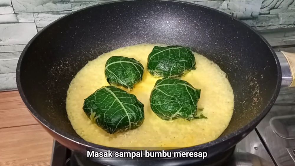 Tak perlu asam Jawa, ini trik merebus daun pepaya agar tak pahit cuma pakai 2 bahan dapur