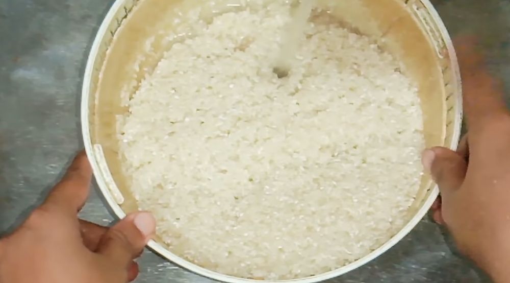 Trik agar nasi tak cepat basi dan kering meski disimpan 3 hari di rice cooker cuma pakai 3 bahan dapur