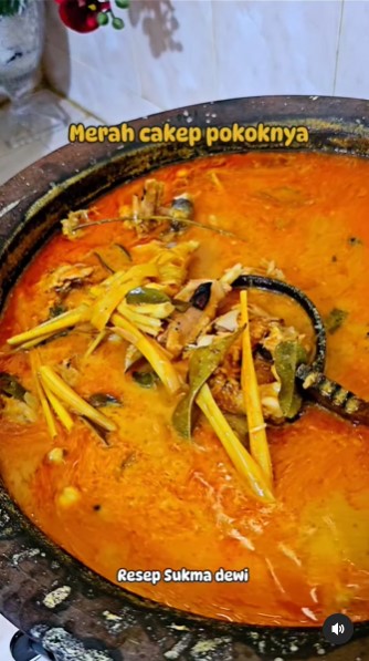 Bukan diberi cabai, ini cara bikin warna kuah gulai lebih merah merona cuma pakai 1 jenis rempah